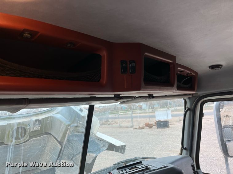 image for item EI0611 2012 Mack CHU613 semi truck