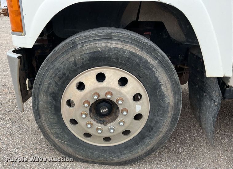 image for item EI0611 2012 Mack CHU613 semi truck