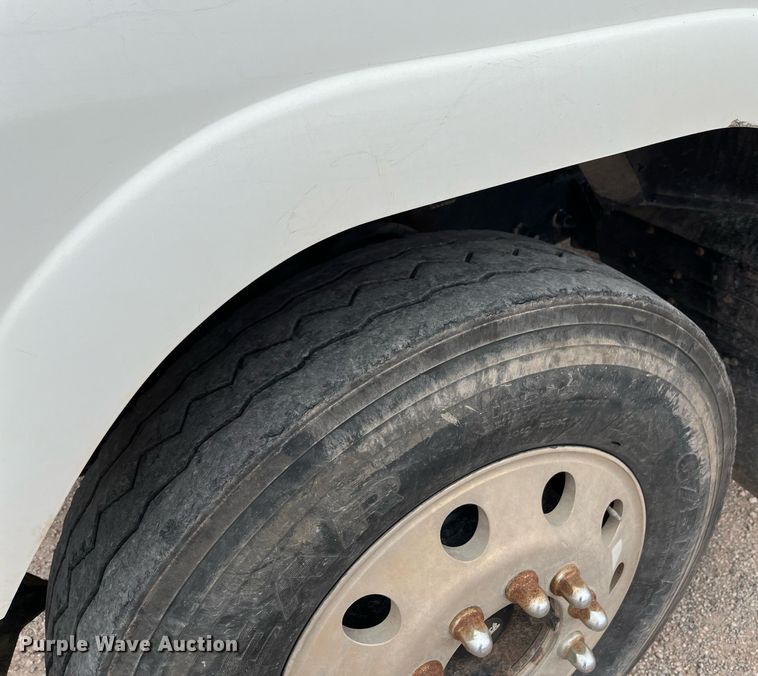 image for item EI0611 2012 Mack CHU613 semi truck