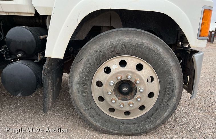 image for item EI0611 2012 Mack CHU613 semi truck