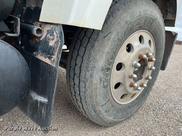 image for item EI0611 2012 Mack CHU613 semi truck