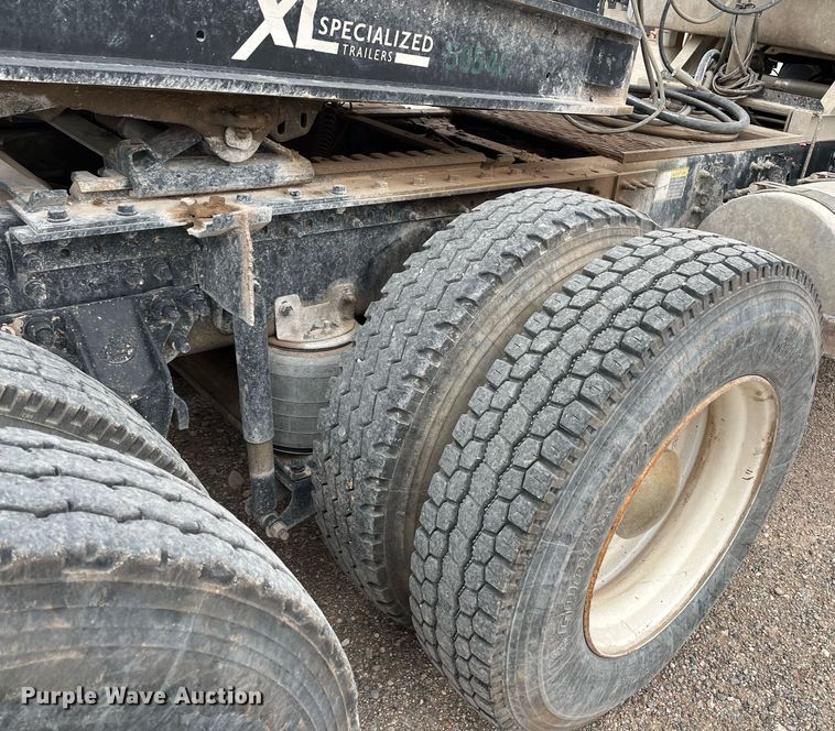 image for item EI0611 2012 Mack CHU613 semi truck