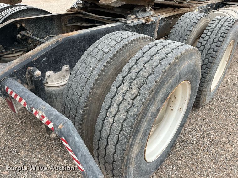 image for item EI0611 2012 Mack CHU613 semi truck