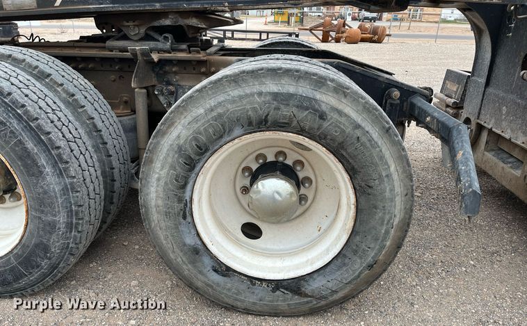 image for item EI0611 2012 Mack CHU613 semi truck