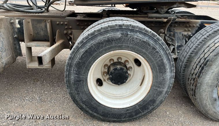 image for item EI0611 2012 Mack CHU613 semi truck