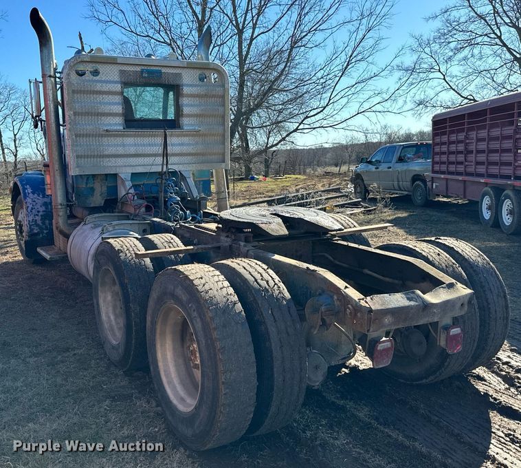 image for item EJ0172 1981 Peterbilt 359 semi truck