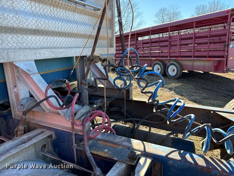 image for item EJ0172 1981 Peterbilt 359 semi truck