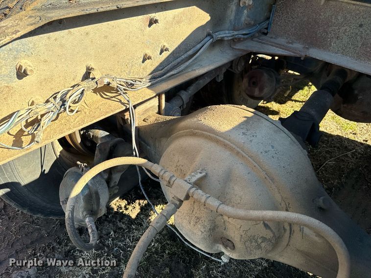 image for item EJ0172 1981 Peterbilt 359 semi truck