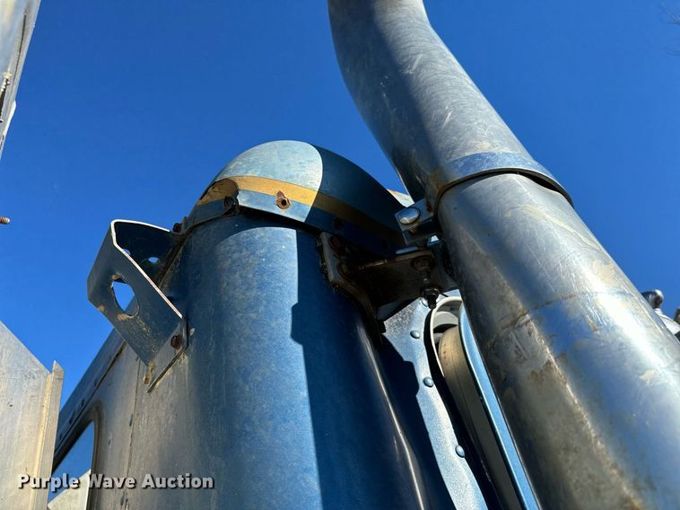 image for item EJ0172 1981 Peterbilt 359 semi truck