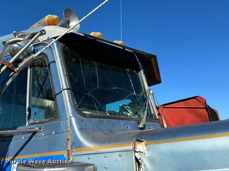 image for item EJ0172 1981 Peterbilt 359 semi truck