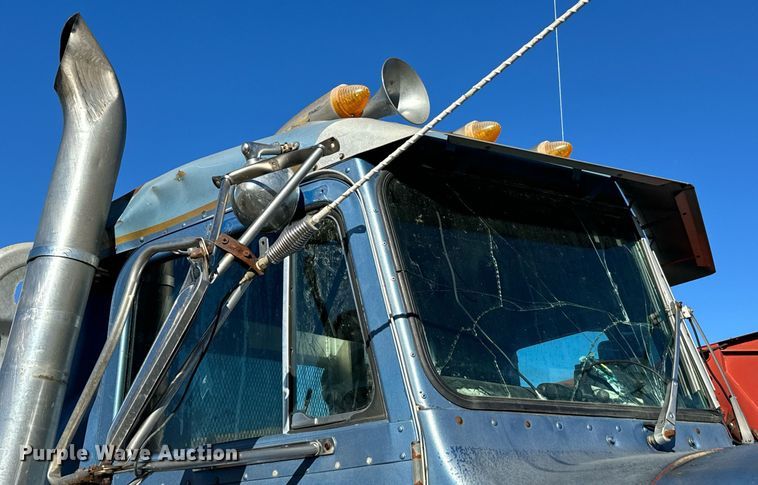 image for item EJ0172 1981 Peterbilt 359 semi truck