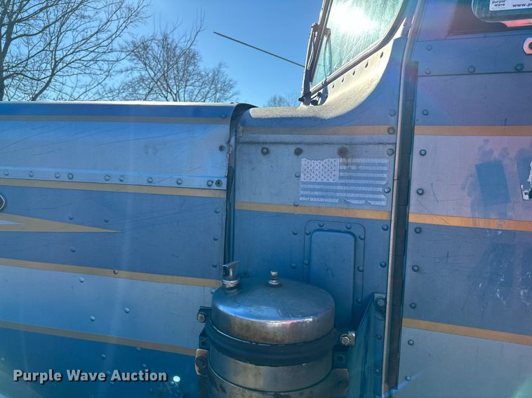 image for item EJ0172 1981 Peterbilt 359 semi truck