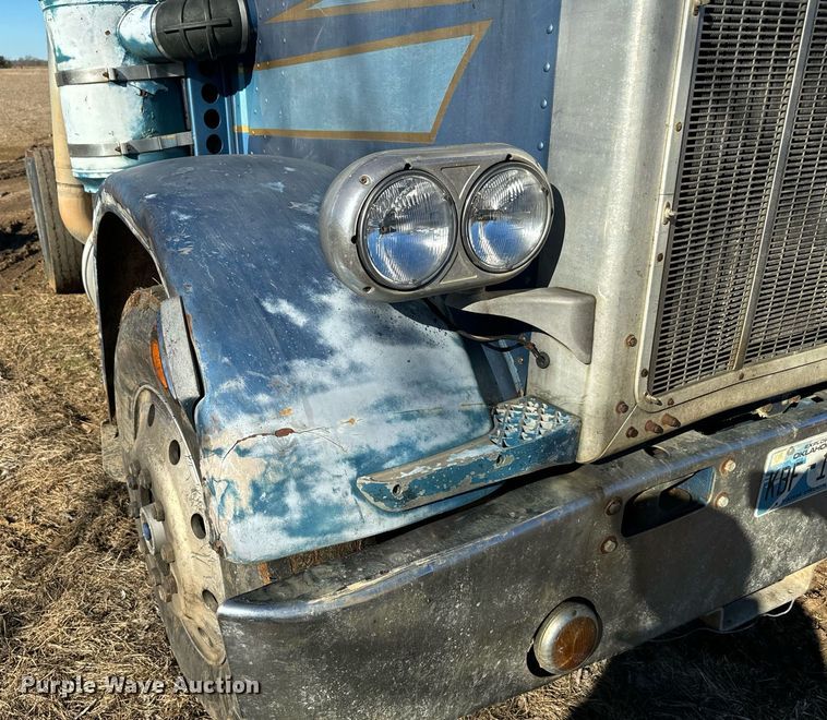 image for item EJ0172 1981 Peterbilt 359 semi truck