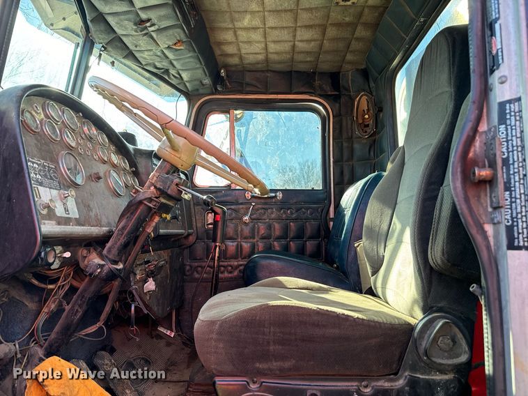 image for item EJ0172 1981 Peterbilt 359 semi truck