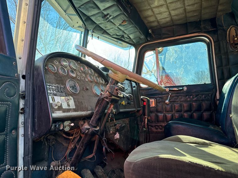 image for item EJ0172 1981 Peterbilt 359 semi truck