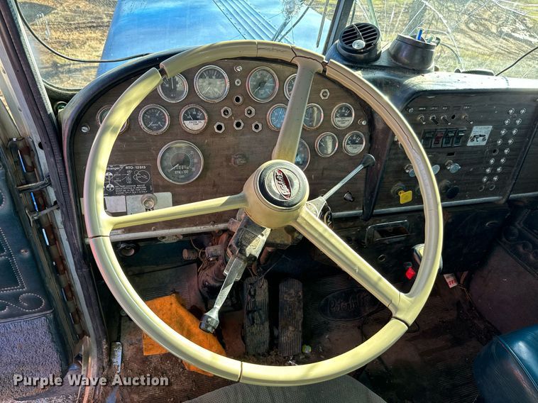 image for item EJ0172 1981 Peterbilt 359 semi truck