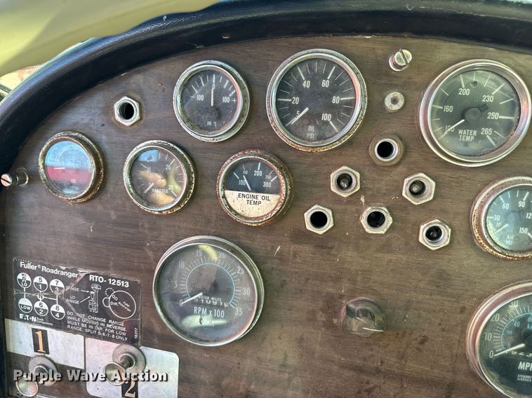 image for item EJ0172 1981 Peterbilt 359 semi truck