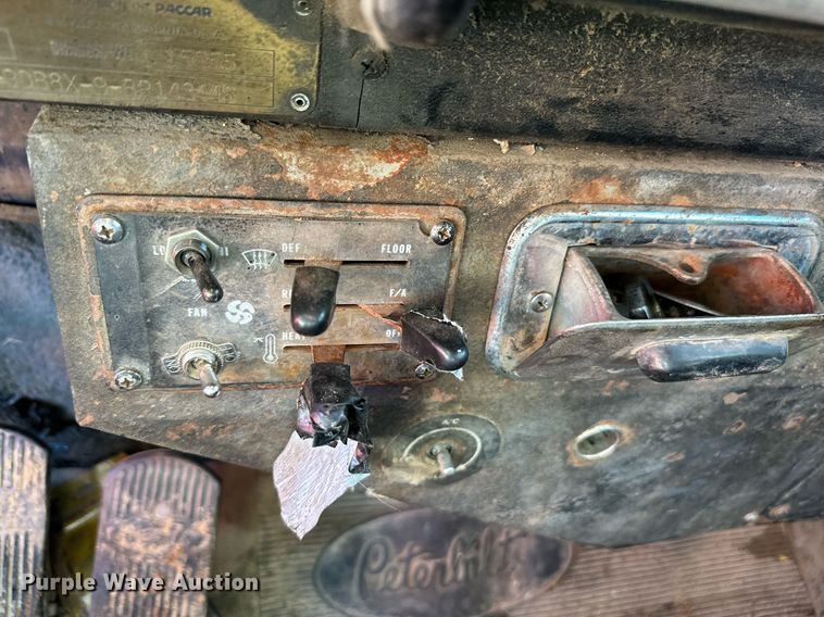 image for item EJ0172 1981 Peterbilt 359 semi truck