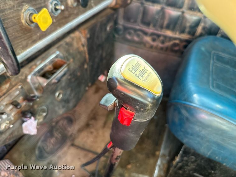 image for item EJ0172 1981 Peterbilt 359 semi truck