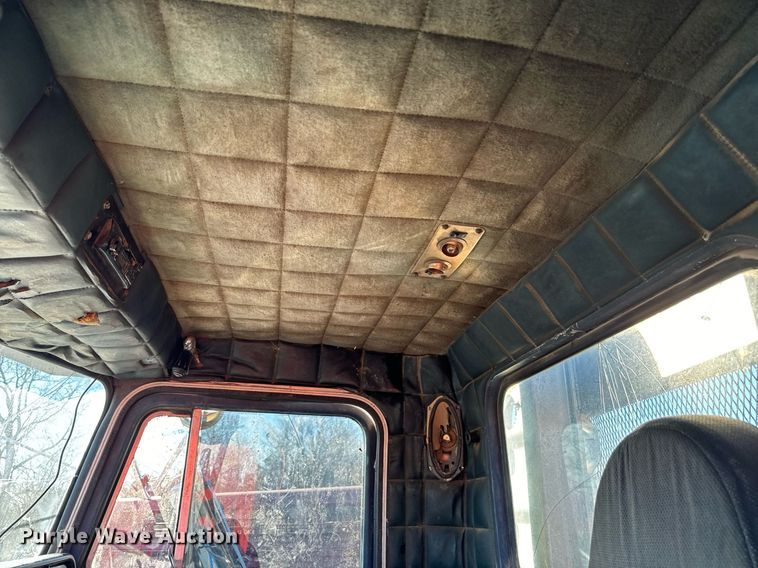 image for item EJ0172 1981 Peterbilt 359 semi truck