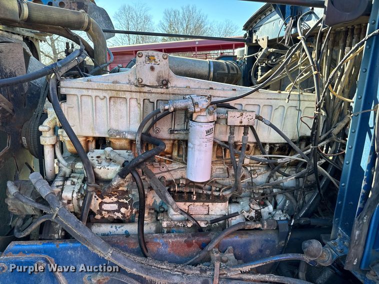 image for item EJ0172 1981 Peterbilt 359 semi truck