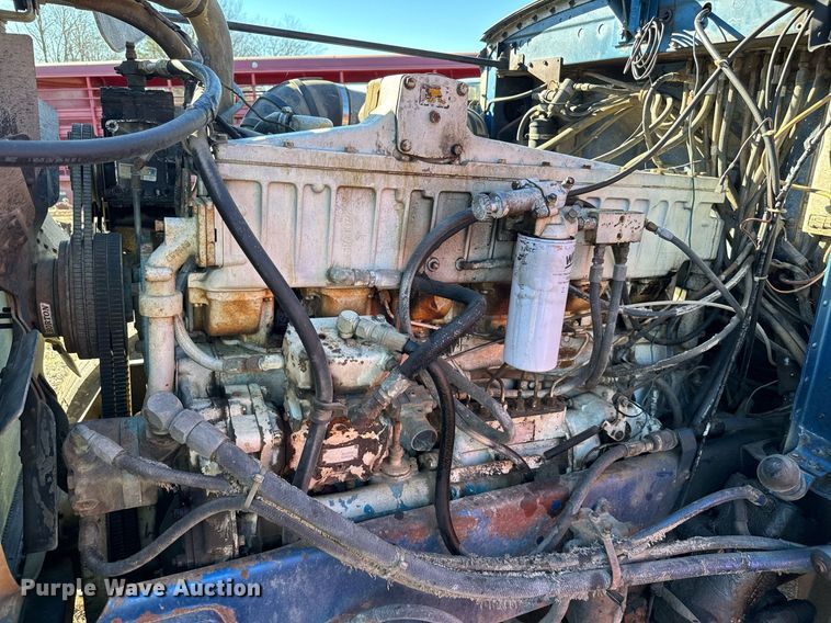 image for item EJ0172 1981 Peterbilt 359 semi truck