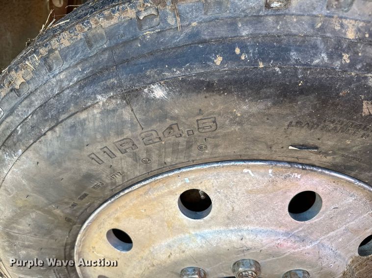 image for item EJ0172 1981 Peterbilt 359 semi truck