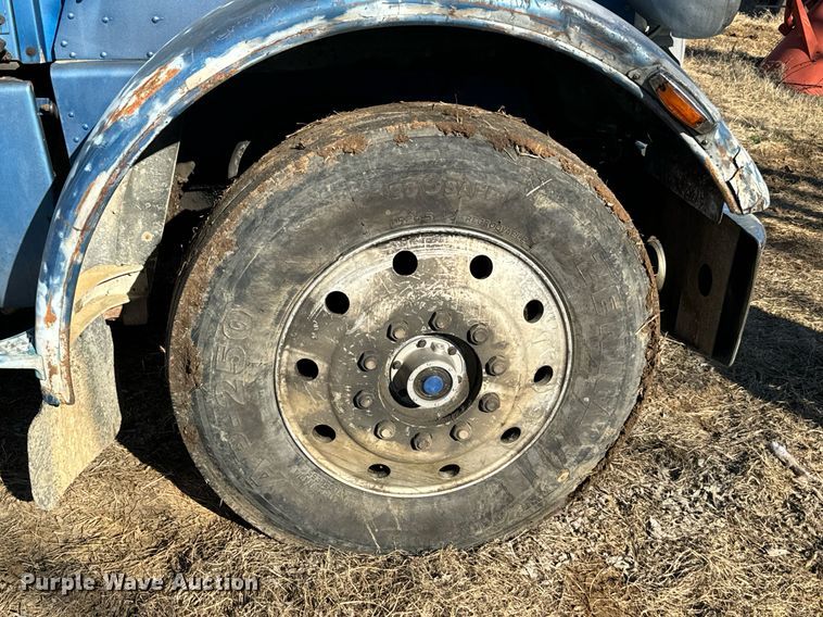 image for item EJ0172 1981 Peterbilt 359 semi truck