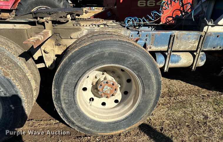 image for item EJ0172 1981 Peterbilt 359 semi truck