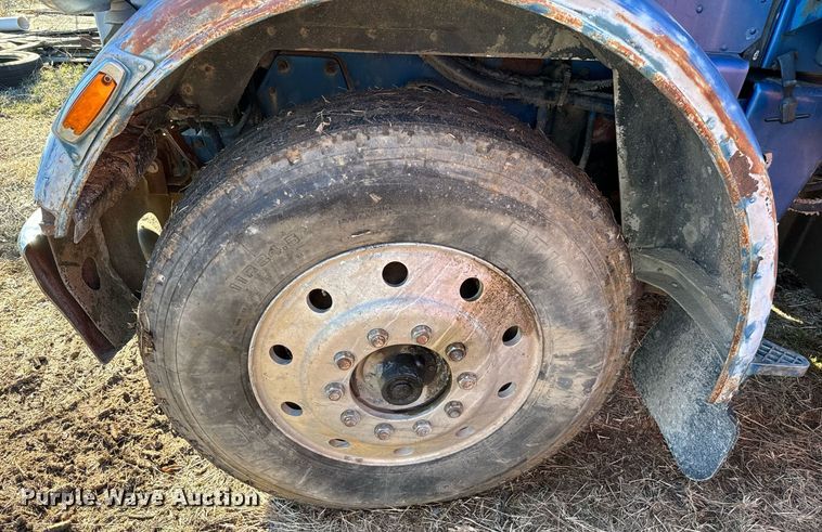 image for item EJ0172 1981 Peterbilt 359 semi truck