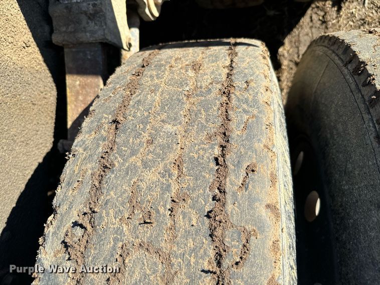 image for item EJ0172 1981 Peterbilt 359 semi truck