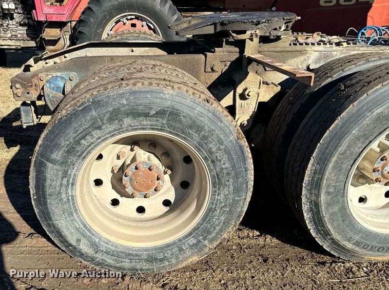 image for item EJ0172 1981 Peterbilt 359 semi truck