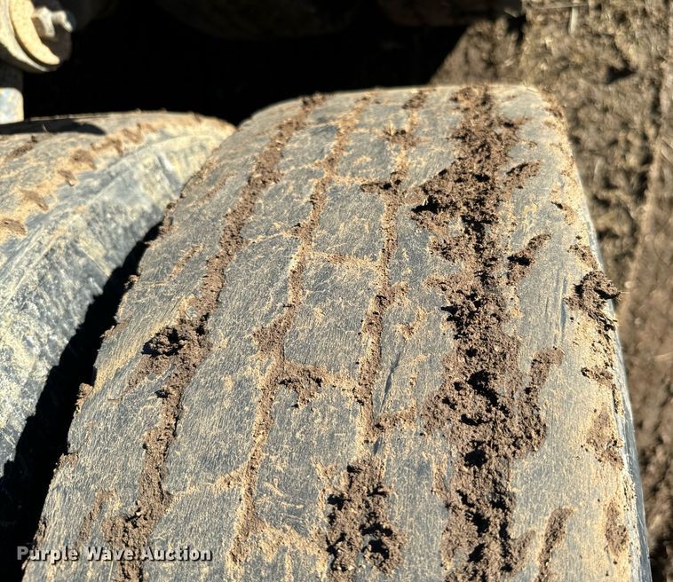 image for item EJ0172 1981 Peterbilt 359 semi truck