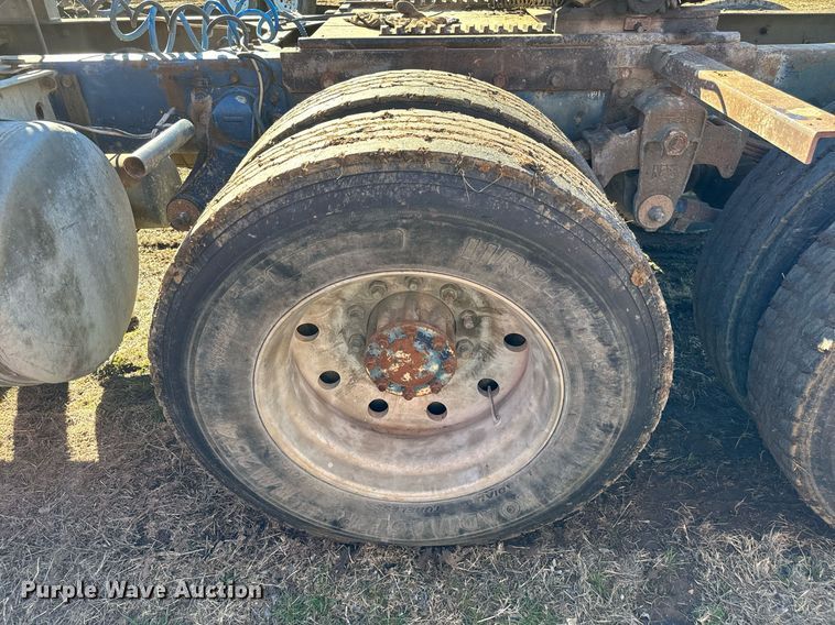 image for item EJ0172 1981 Peterbilt 359 semi truck