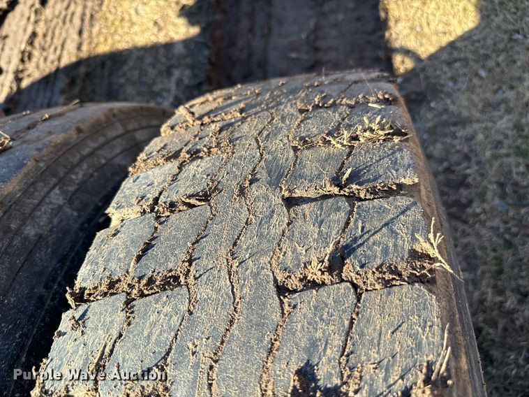 image for item EJ0172 1981 Peterbilt 359 semi truck