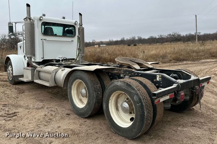 image for item EK9934 2005 Peterbilt 379 semi truck