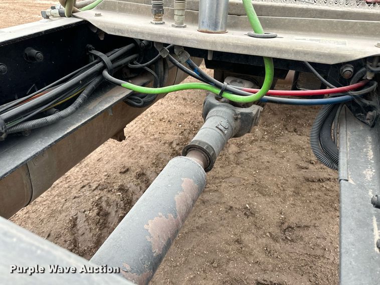 image for item EK9934 2005 Peterbilt 379 semi truck