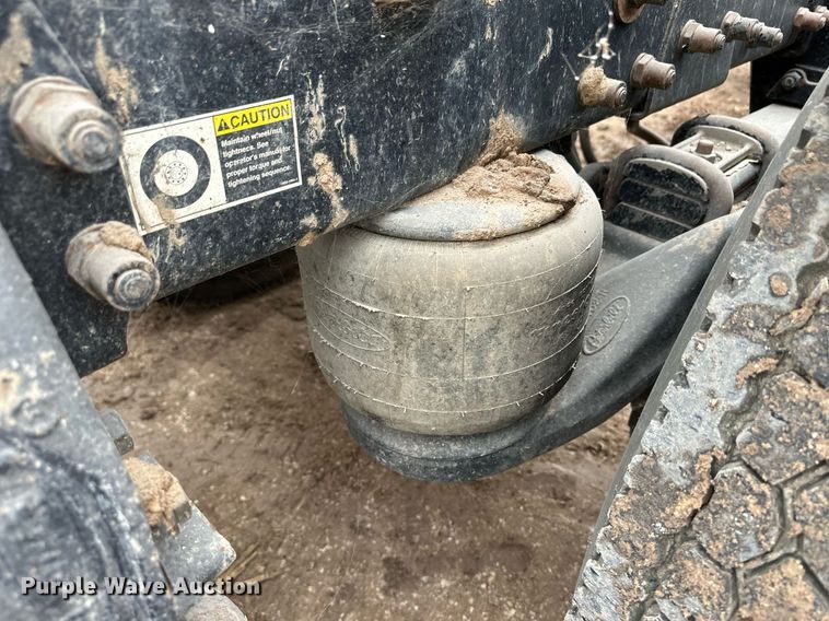 image for item EK9934 2005 Peterbilt 379 semi truck