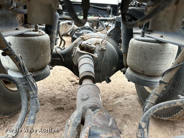 image for item EK9934 2005 Peterbilt 379 semi truck