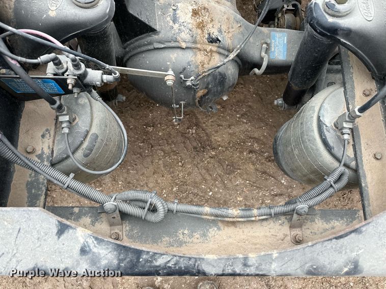 image for item EK9934 2005 Peterbilt 379 semi truck