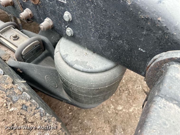 image for item EK9934 2005 Peterbilt 379 semi truck