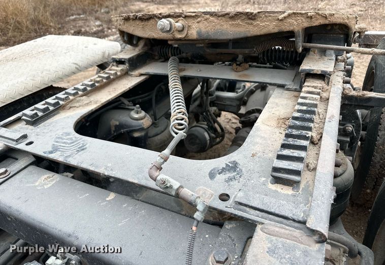 image for item EK9934 2005 Peterbilt 379 semi truck