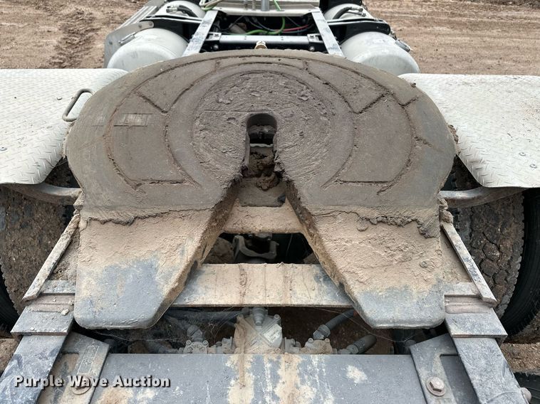 image for item EK9934 2005 Peterbilt 379 semi truck