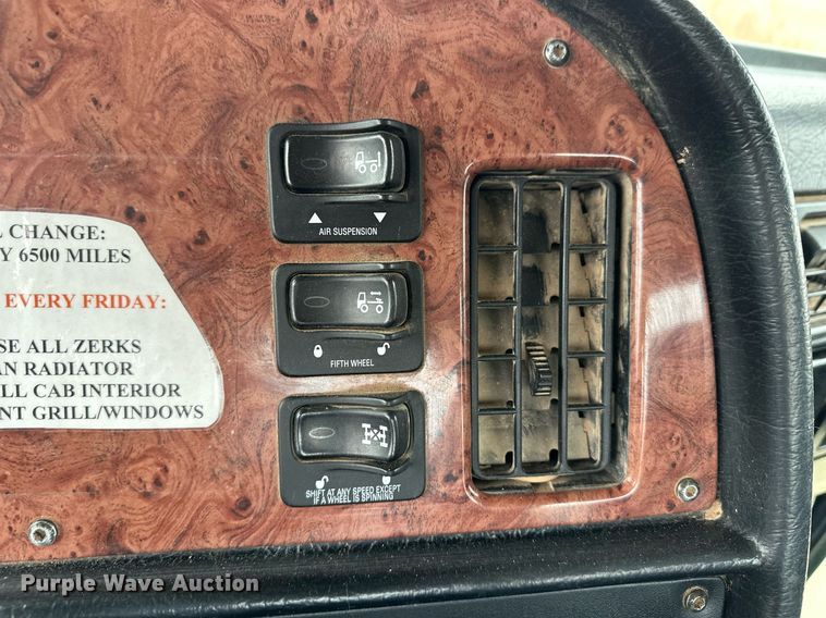 image for item EK9934 2005 Peterbilt 379 semi truck