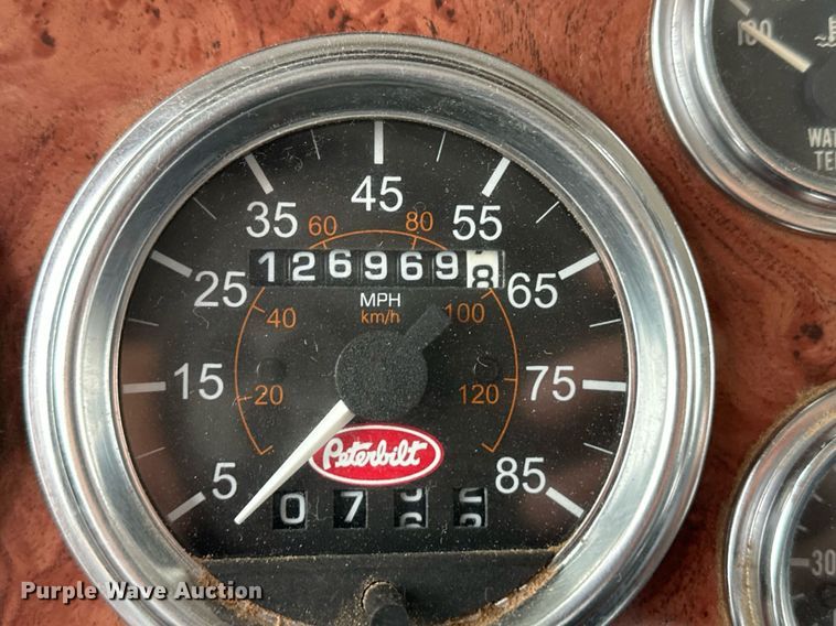 image for item EK9934 2005 Peterbilt 379 semi truck