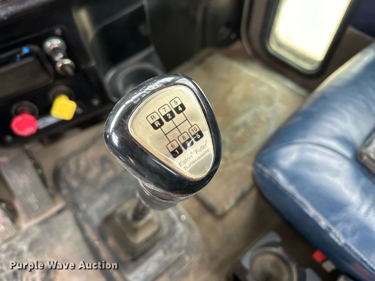 image for item EK9934 2005 Peterbilt 379 semi truck