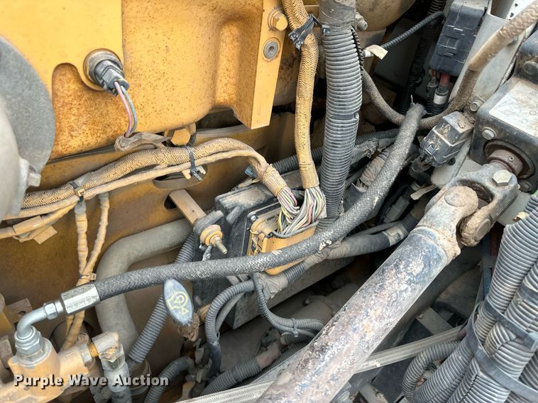 image for item EK9934 2005 Peterbilt 379 semi truck