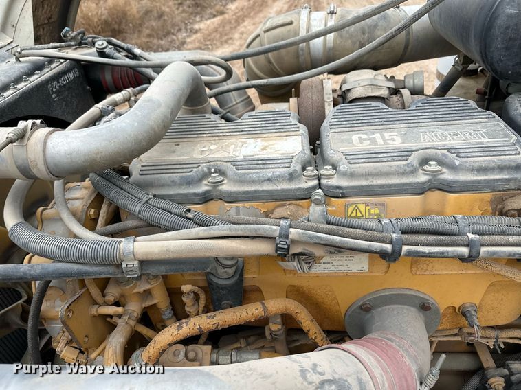 image for item EK9934 2005 Peterbilt 379 semi truck