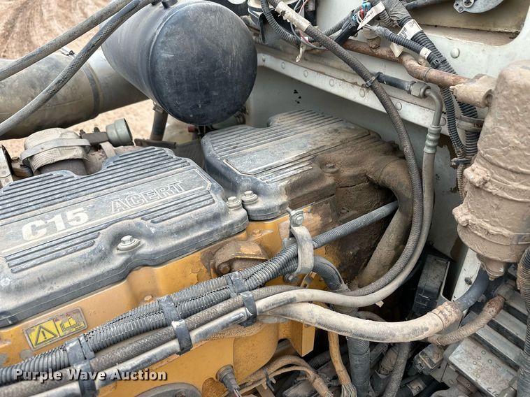 image for item EK9934 2005 Peterbilt 379 semi truck