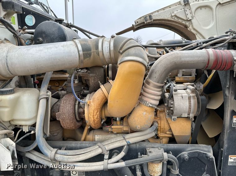 image for item EK9934 2005 Peterbilt 379 semi truck